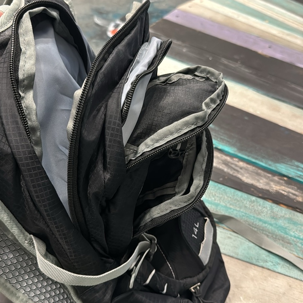 High sierra 14L Quick Shot Hiking Pack - Picture 9 of 11